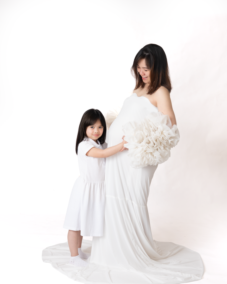 Mother and daughter maternity photoshoot in Doha
